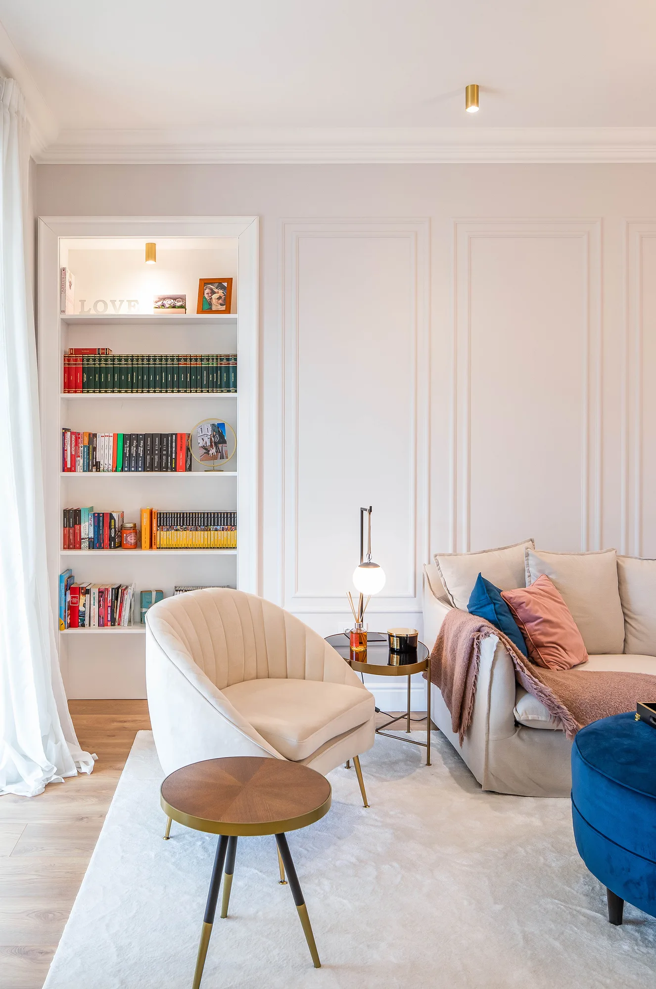 Amenajare interioara rezidentiala — APARTAMENT ELEGANT CU ACCENTE MODERNE, stil tranzitional, Timisoara. Imagine 2 din 14