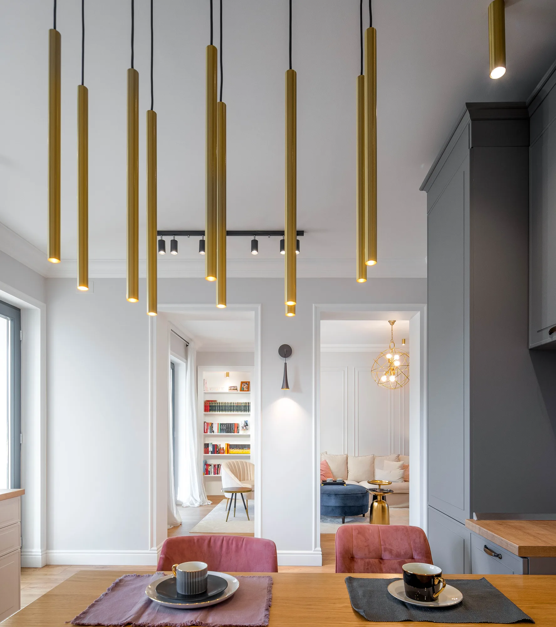 Amenajare interioara rezidentiala — APARTAMENT ELEGANT CU ACCENTE MODERNE, stil tranzitional, Timisoara. Imagine 5 din 14