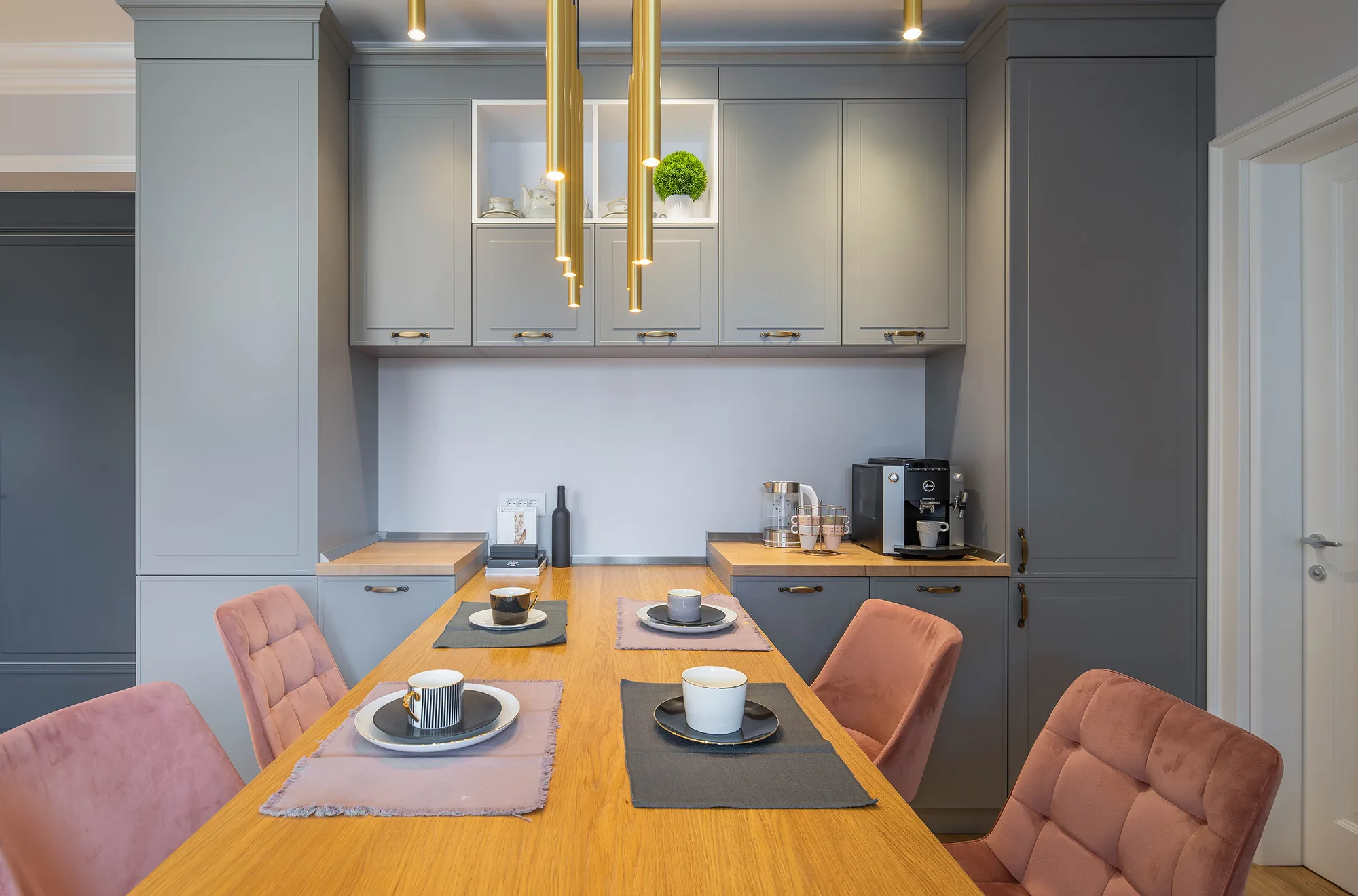 Amenajare interioara rezidentiala — APARTAMENT ELEGANT CU ACCENTE MODERNE, stil tranzitional, Timisoara. Imagine 7 din 14