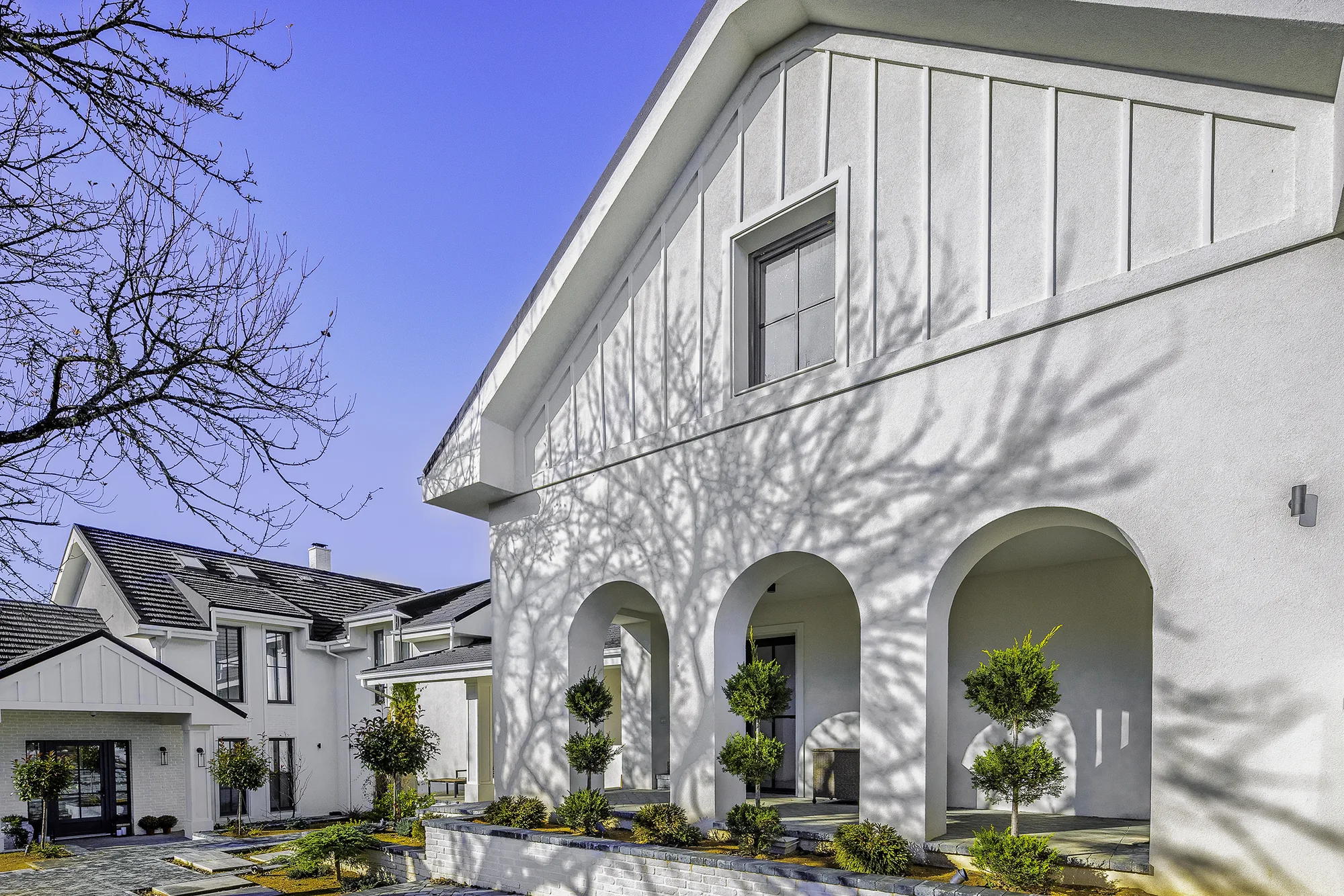 Amenajare exterioara — Casa la munte reinterpretata modern, stil farmhouse contemporan, Banatul Montan. Imagine 1 din 5