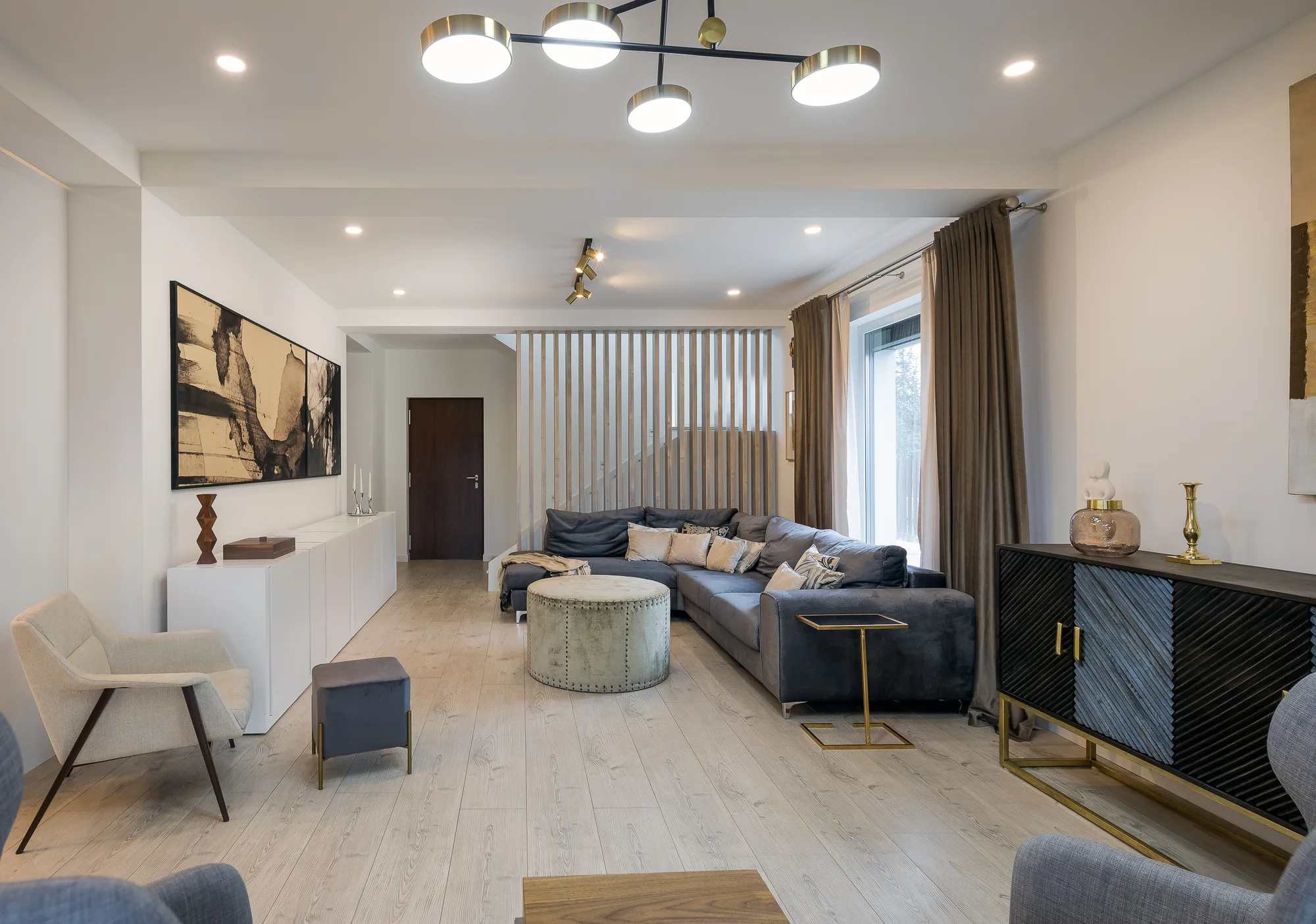 Amenajare interioara rezidentiala — VILA MODERNA MINIMALISTA, stil contemporan, Timisoara. Imagine 1 din 9