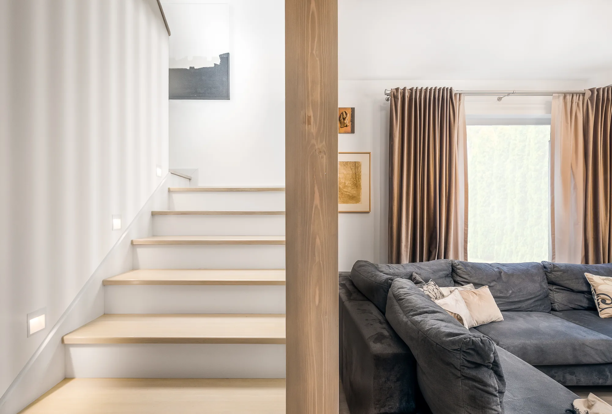 Amenajare interioara rezidentiala — VILA MODERNA MINIMALISTA, stil contemporan, Timisoara. Imagine 2 din 9