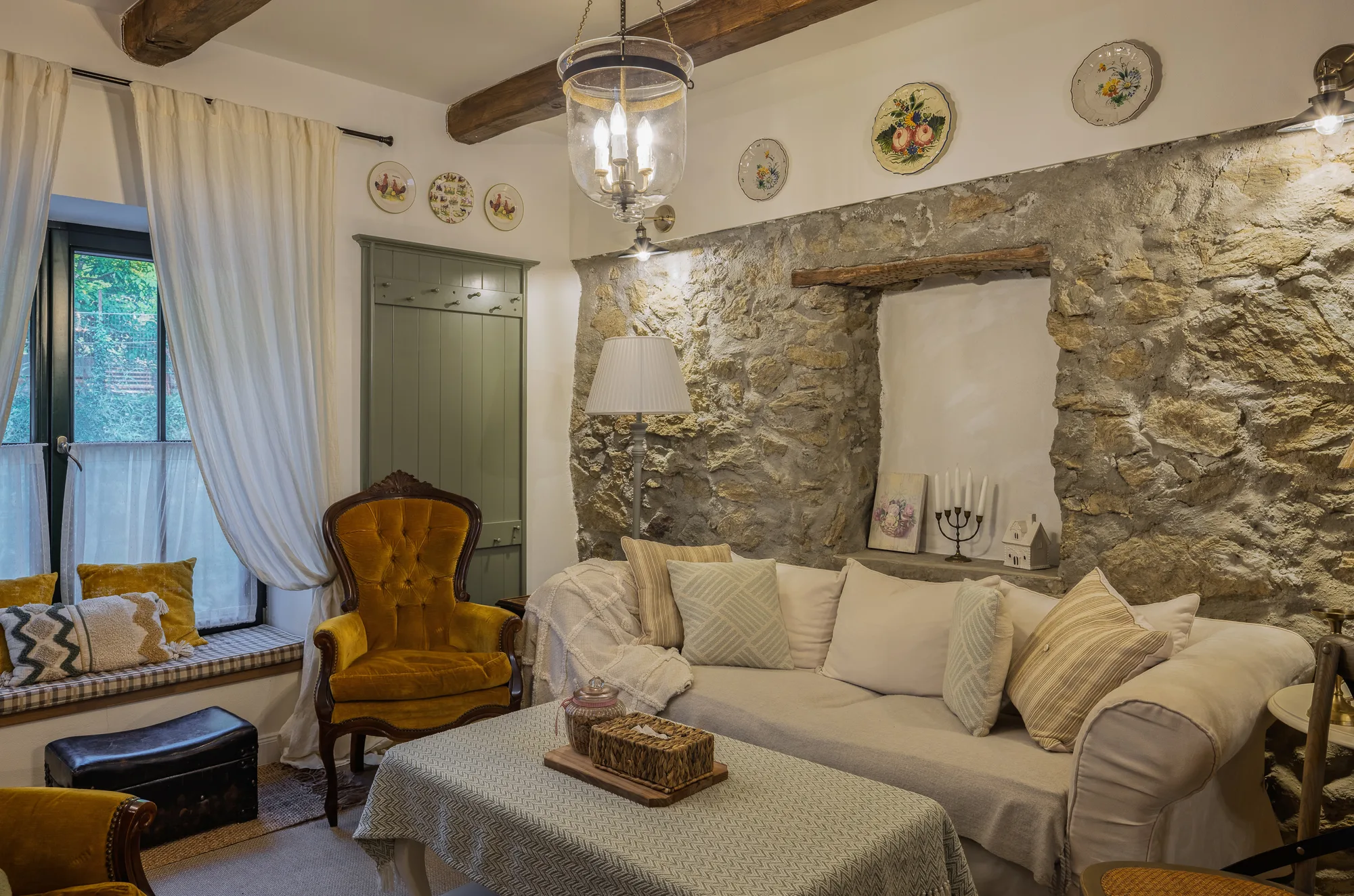 Amenajare interioara rezidentiala — Restructurare casa de piatra de 200 de ani, stil farmhouse si rustic, Banatul Montan. Imagine 13 din 20