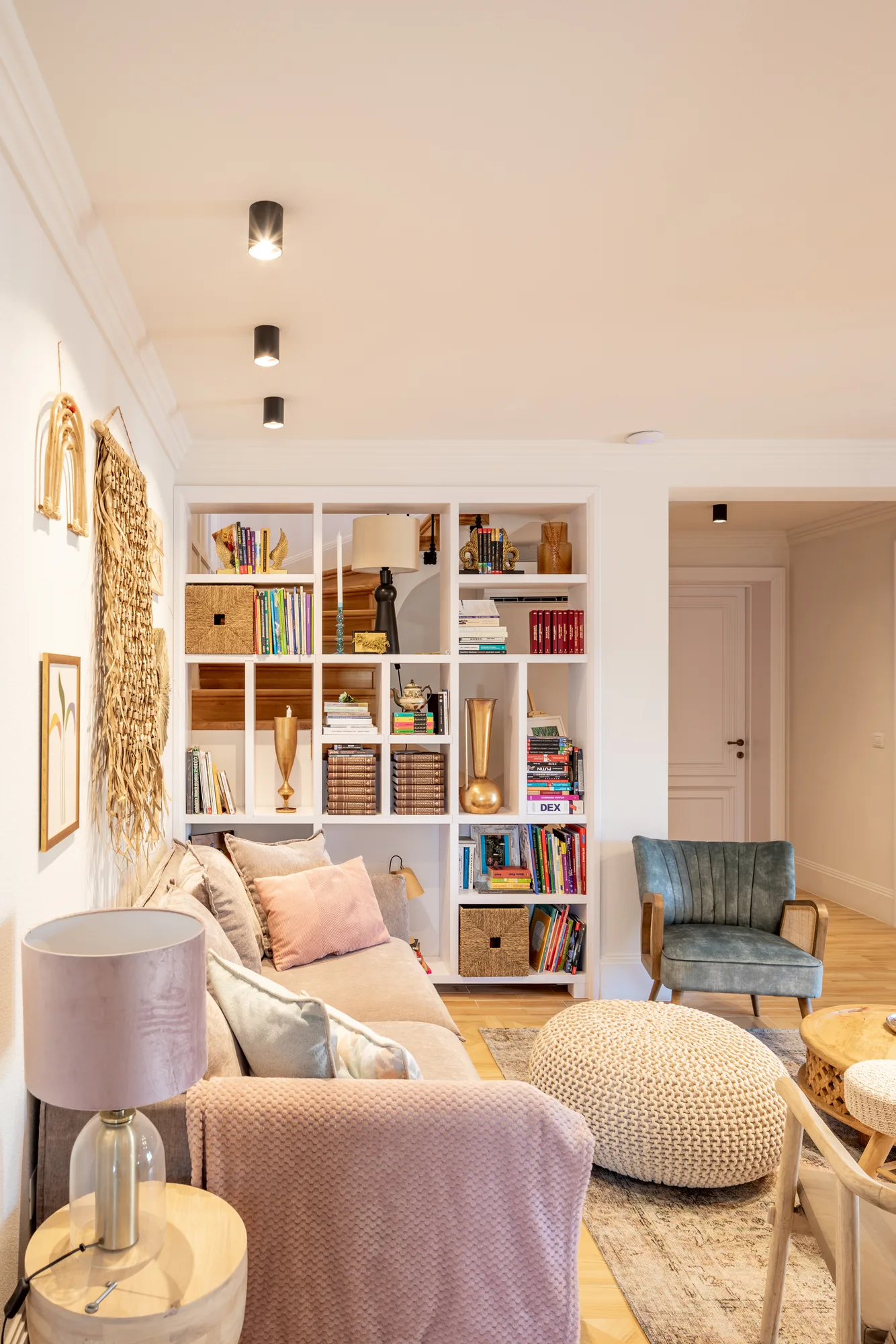 Amenajare interioara rezidentiala — VILA FARMHOUSE RUSTIC, stil farmhouse si rustic, Baia de Arama, jud Mehedinti. Imagine 4 din 12