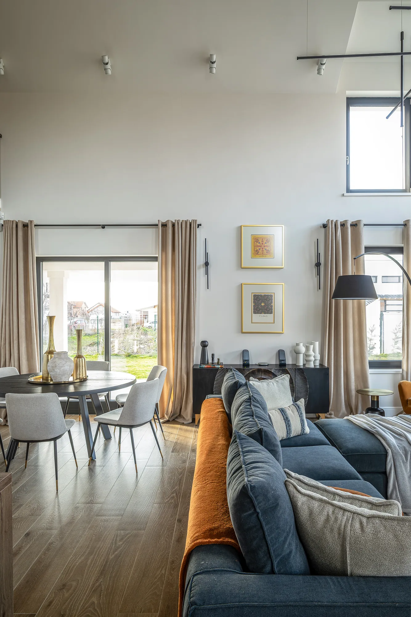 Amenajare interioara rezidentiala — VILA MODERNA CU INFLUENTE SCANDINAVE, stil contemporan, Timisoara. Imagine 4 din 15