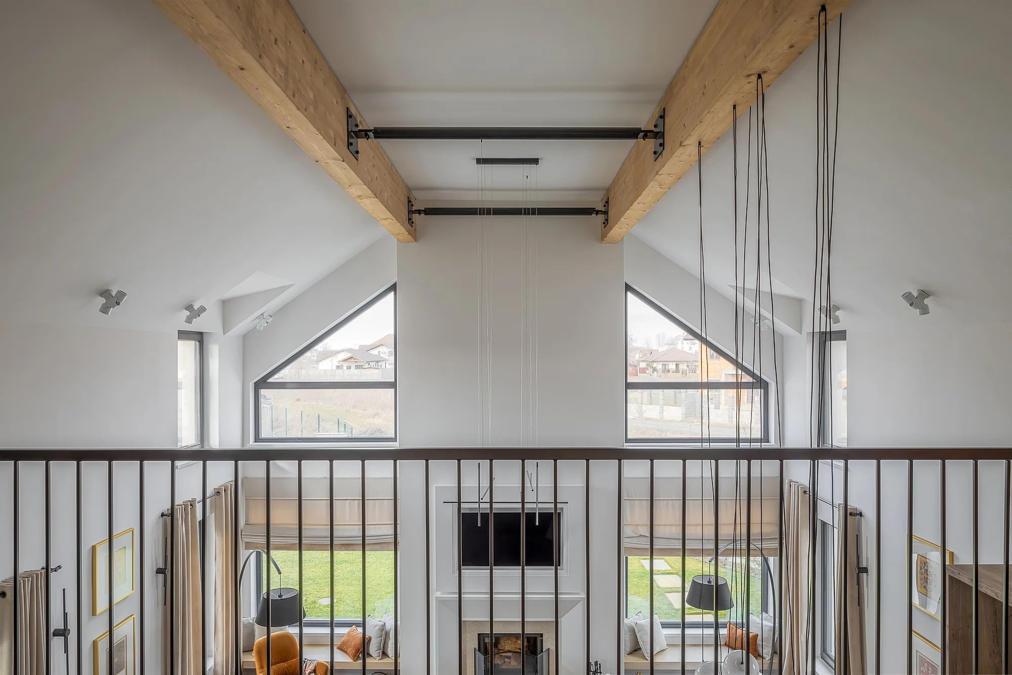 Amenajare interioara rezidentiala — VILA MODERNA CU INFLUENTE SCANDINAVE, stil contemporan, Timisoara. Imagine 8 din 15