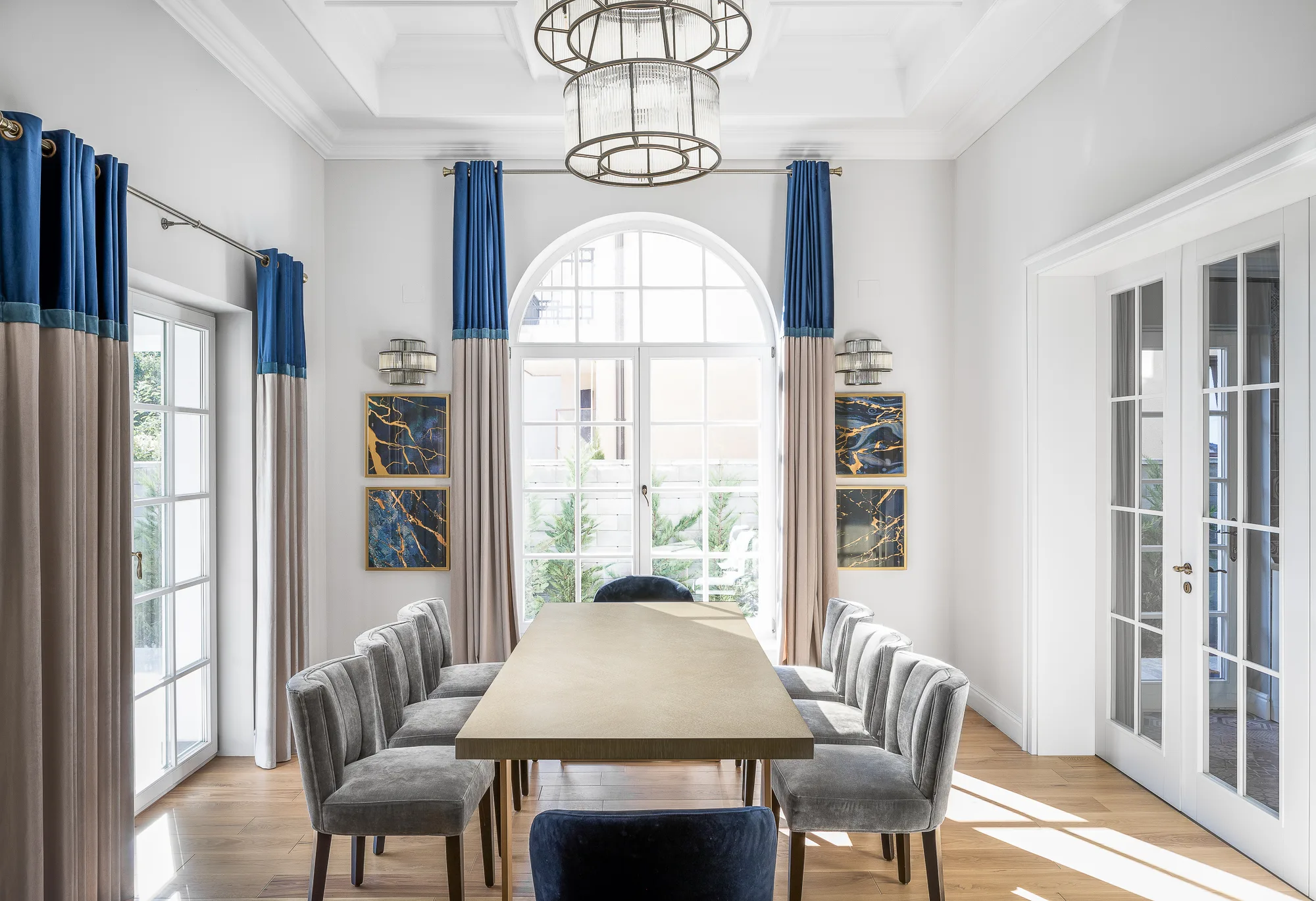 Amenajare interioara rezidentiala — CASA NEOCLASICA CONTEMPORANA, stil tranzitional, Timisoara. Imagine 1 din 12