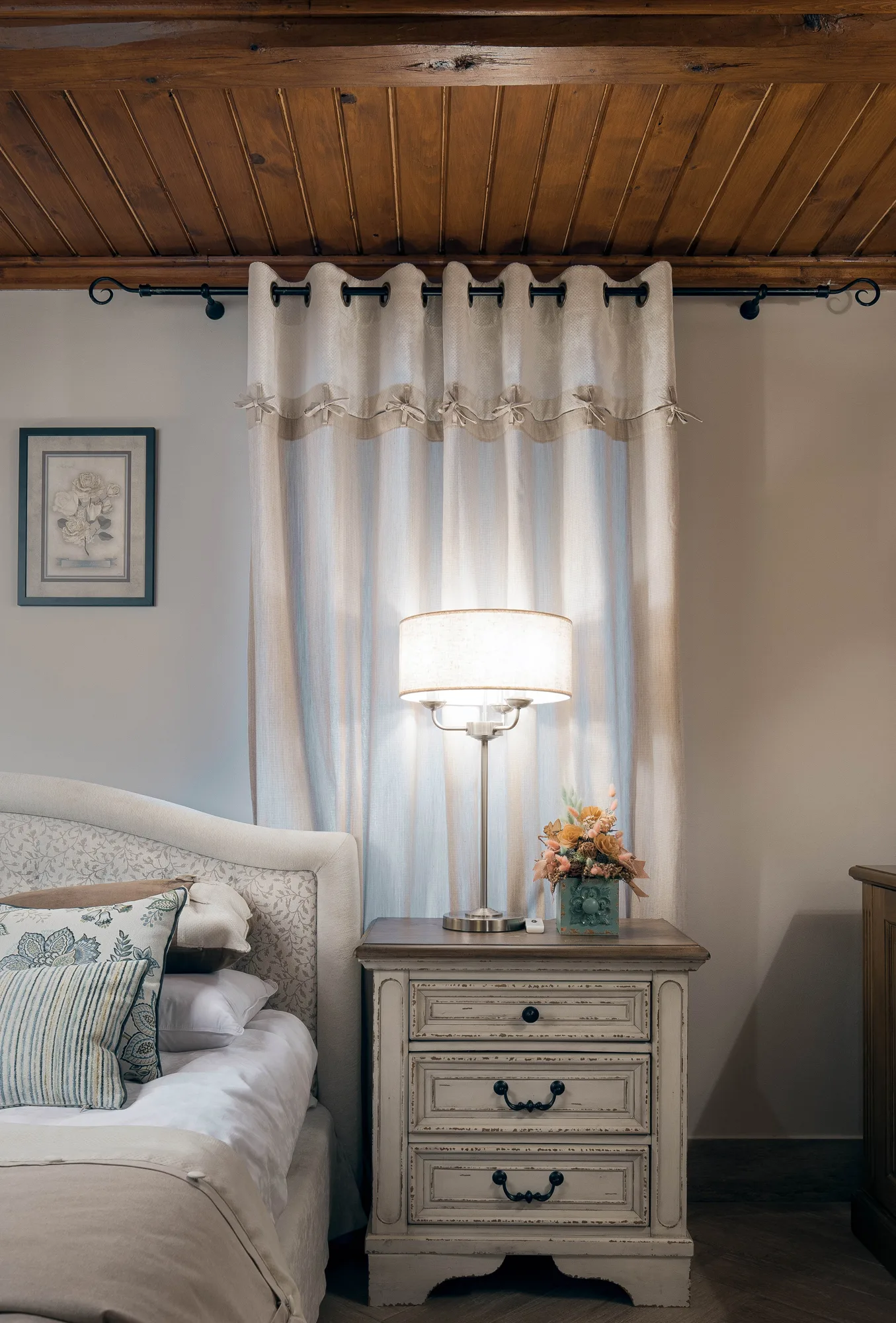 Amenajare interioara rezidentiala — Casa de familie – rafinament rustic cu influente clasice, stil farmhouse si rustic, Garana, jud Caras. Imagine 3 din 14