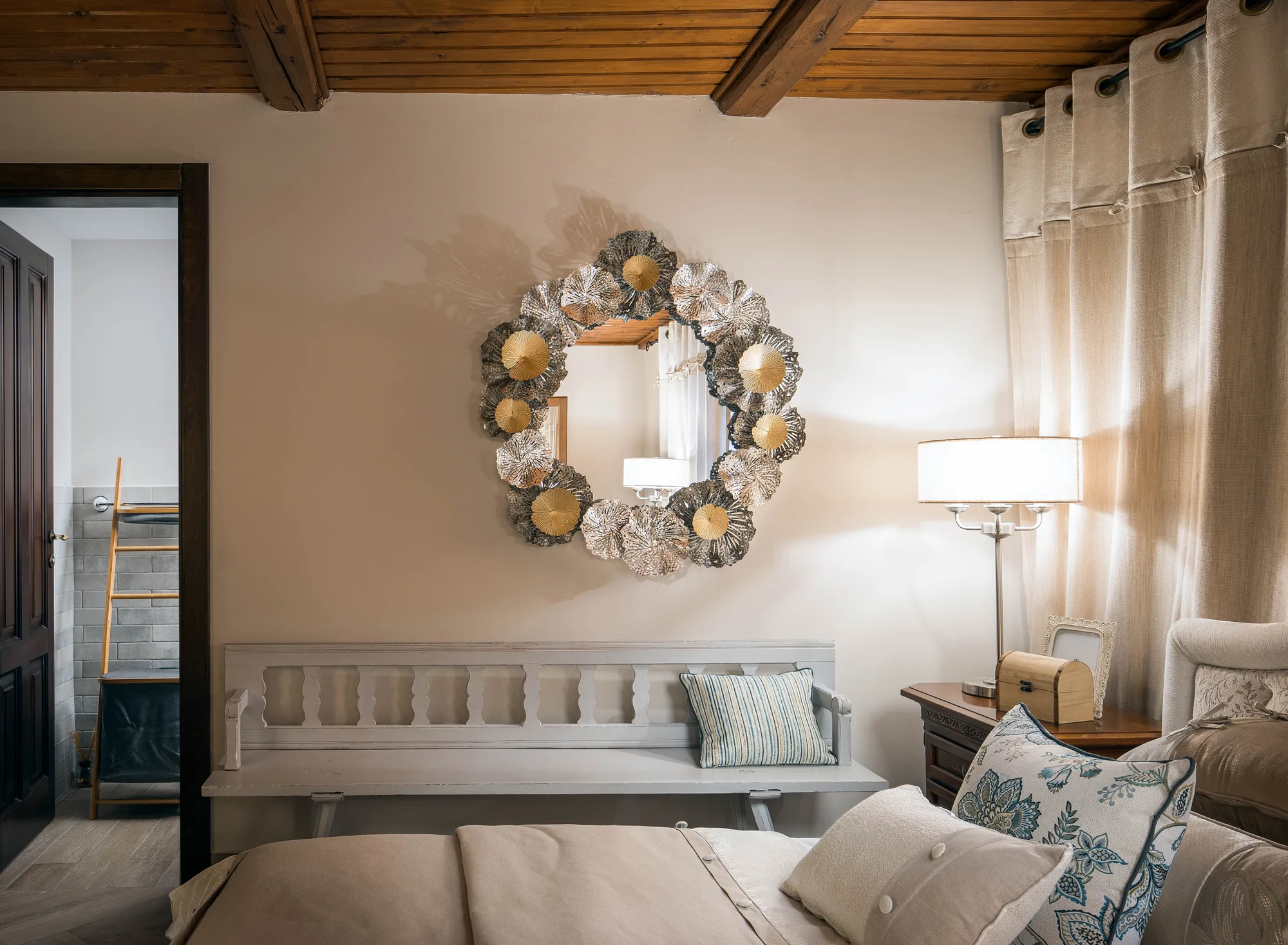 Amenajare interioara rezidentiala — Casa de familie – rafinament rustic cu influente clasice, stil farmhouse si rustic, Garana, jud Caras. Imagine 7 din 14