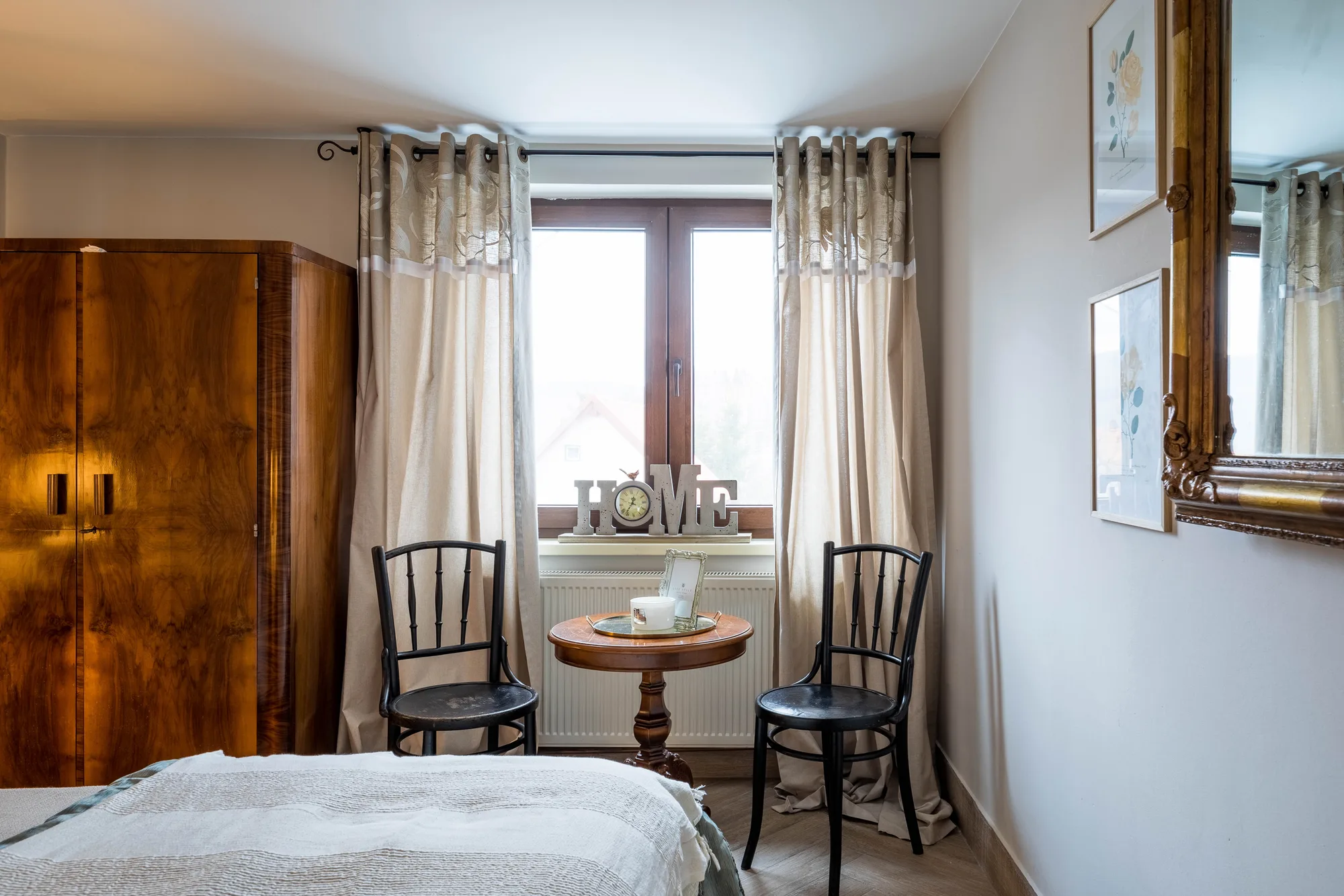 Amenajare interioara rezidentiala — Casa de familie – rafinament rustic cu influente clasice, stil farmhouse si rustic, Garana, jud Caras. Imagine 12 din 14