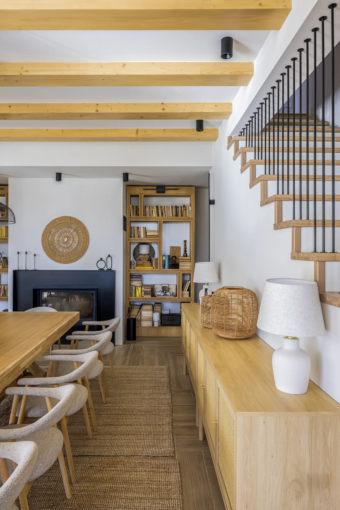 Amenajare interioara rezidentiala — Refugiu Montan Contemporan, stil farmhouse si rustic, Banatul Montan. Imagine 7 din 17