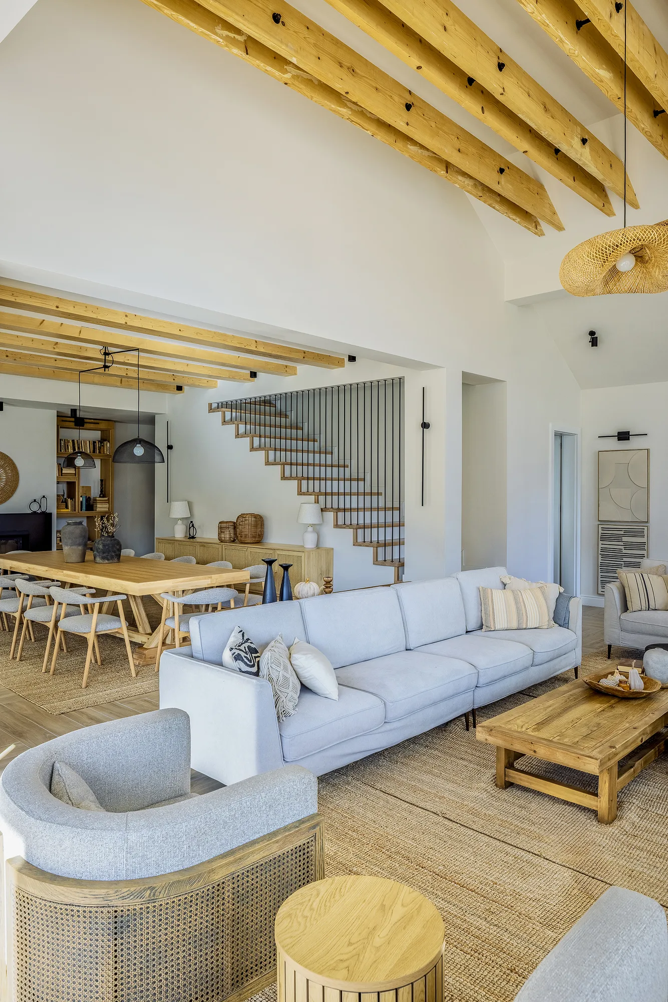 Amenajare interioara rezidentiala — Refugiu Montan Contemporan, stil farmhouse si rustic, Banatul Montan. Imagine 8 din 17