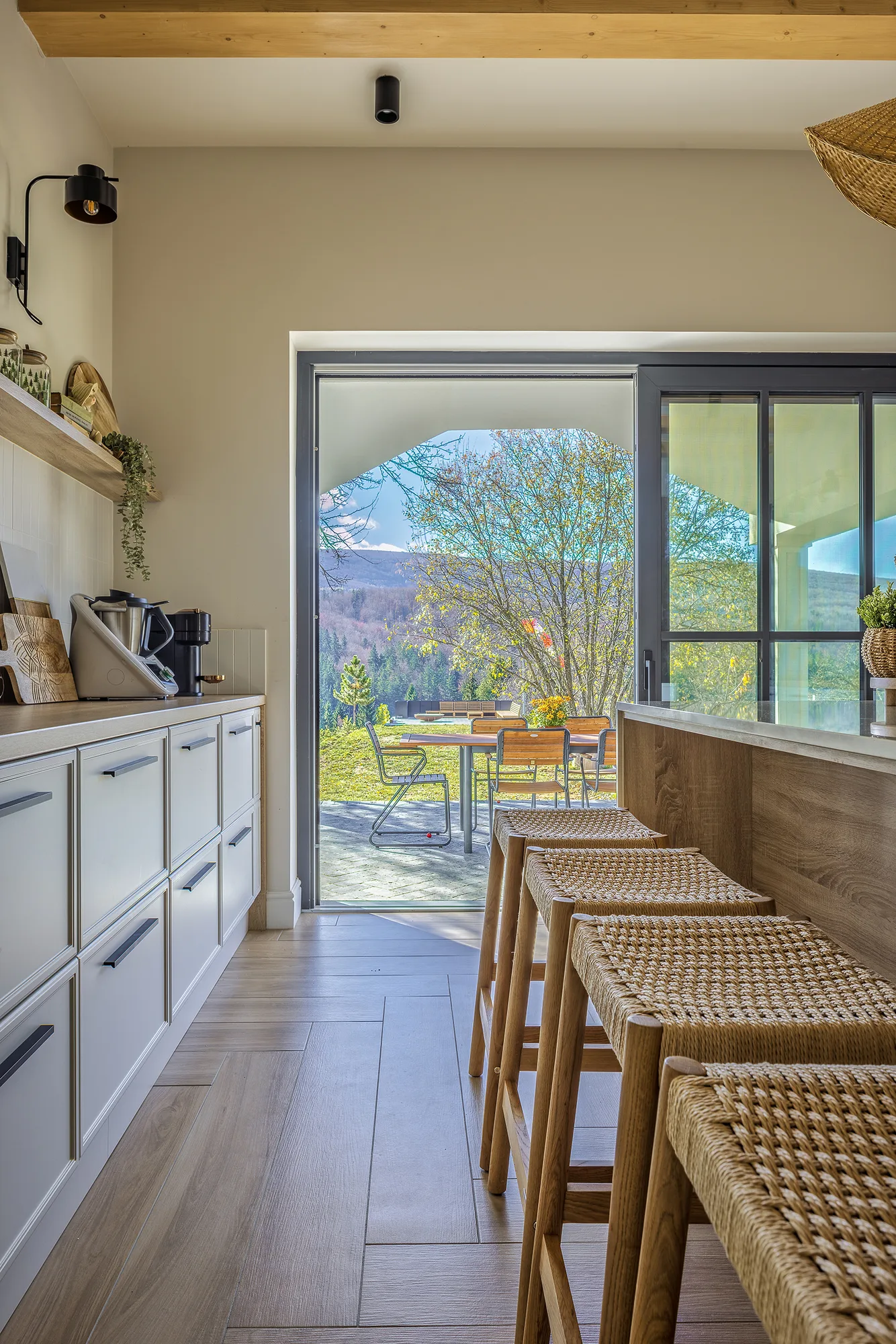 Amenajare interioara rezidentiala — Refugiu Montan Contemporan, stil farmhouse si rustic, Banatul Montan. Imagine 14 din 17