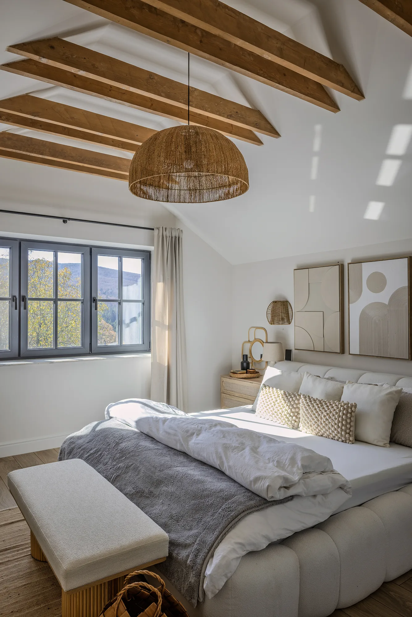 Amenajare interioara rezidentiala — Refugiu Montan Contemporan, stil farmhouse si rustic, Banatul Montan. Imagine 16 din 17